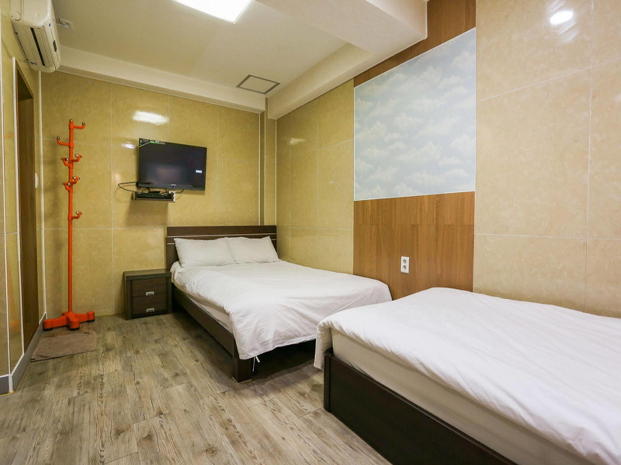 Guesthouse Myeongdong 2 서울특별시 외부 사진